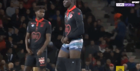 李嗣镕姐弟俩观战足协杯决赛，姐姐晒明媚穿搭，与张稀哲合影（李嗣镕姐弟亮相足协杯决赛现场，姐姐晒活力穿搭并与张稀哲合影）