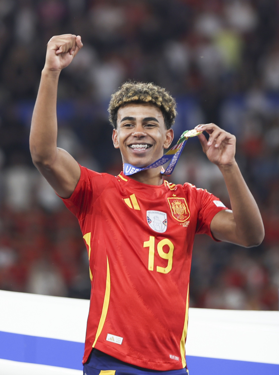 阿贾克斯临时主帅：本菲卡第一球是越位的，这不应该发生（阿贾克斯临时主帅：本菲卡首球越位，不该发生）