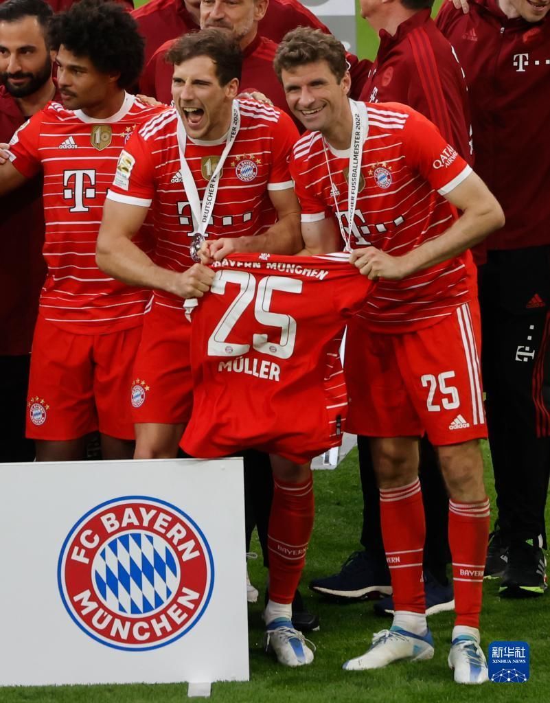 西甲最新积分榜：巴萨4分优势领先皇马居首，马竞黄潜紧随（西甲积分榜更新：巴萨以4分优势力压皇马登顶，马竞与黄潜紧追其后）